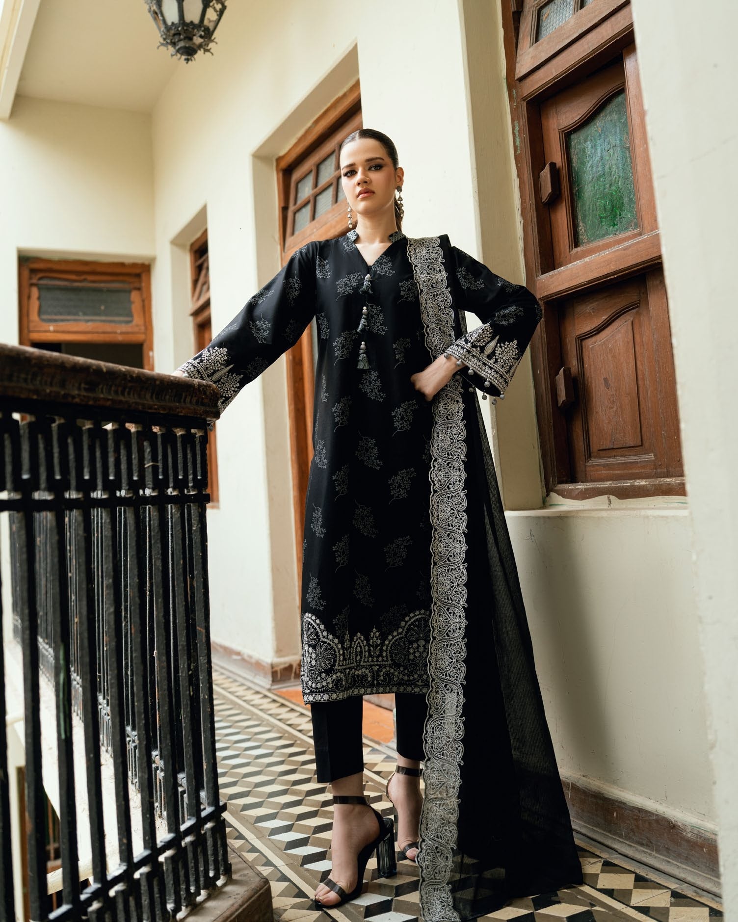 GulAhmed Elegant Drift Embroidered Lawn Suit