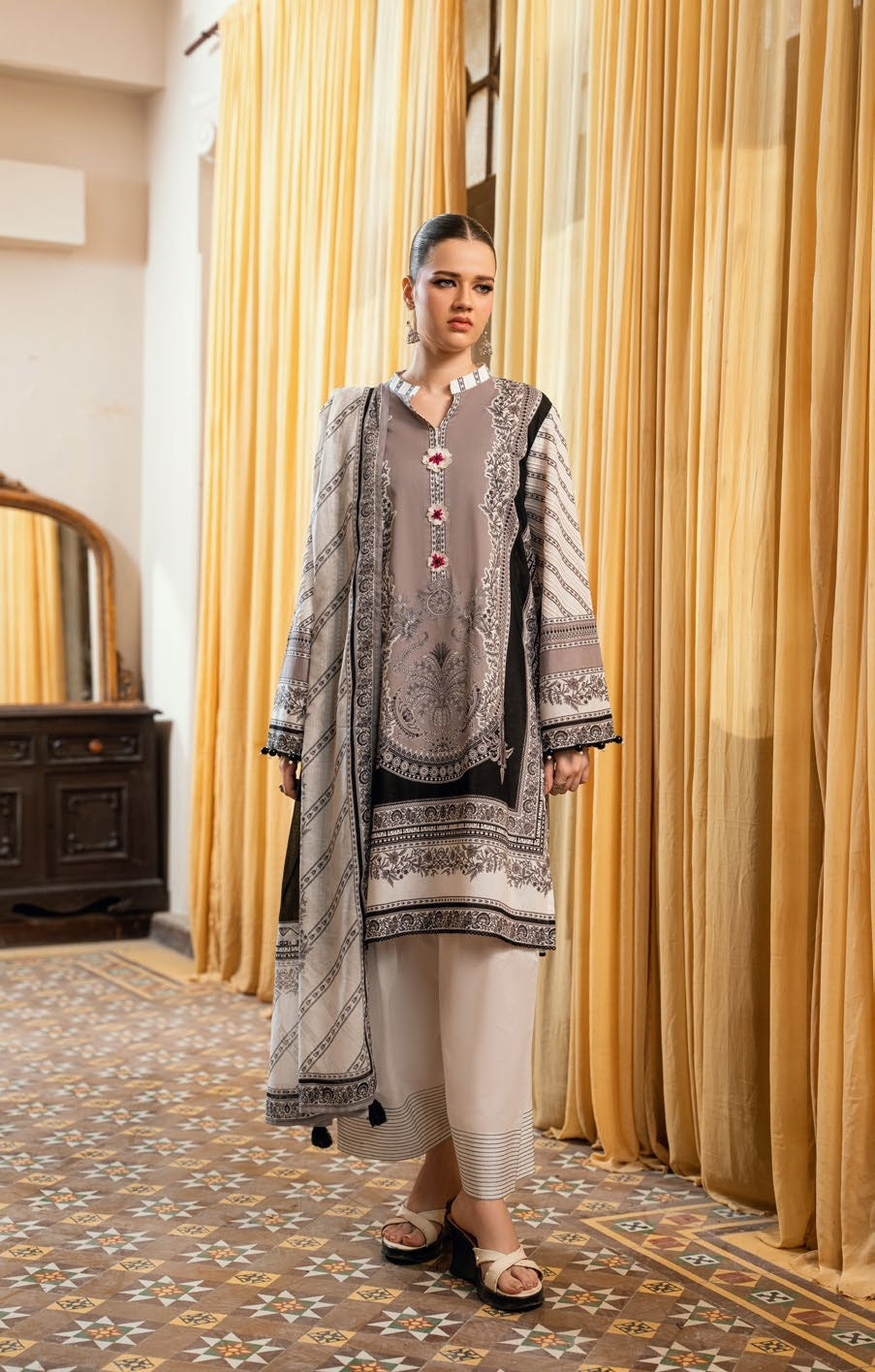 GulAhmed Modern Muse Printed Lawn Suit