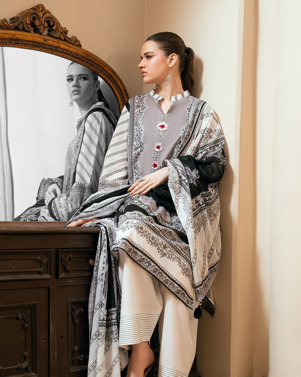 GulAhmed Modern Muse Printed Lawn Suit