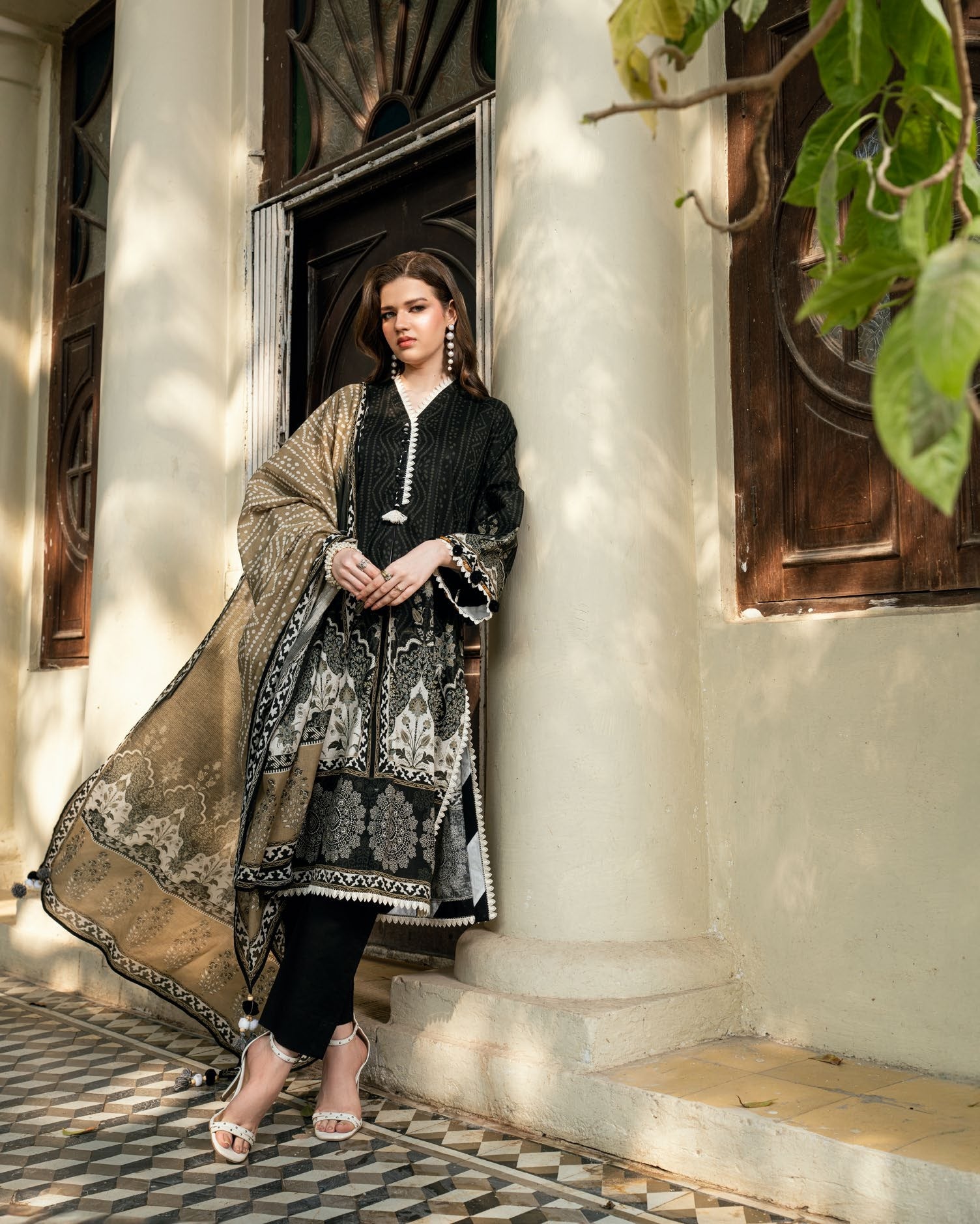 GulAhmed Velvet Bloom Cross Hatch Lawn Suit