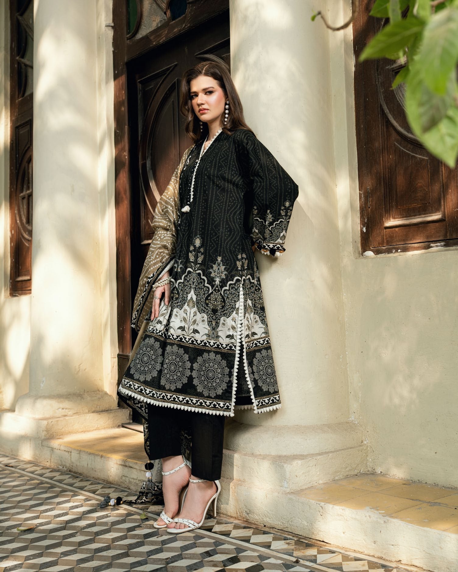 GulAhmed Velvet Bloom Cross Hatch Lawn Suit