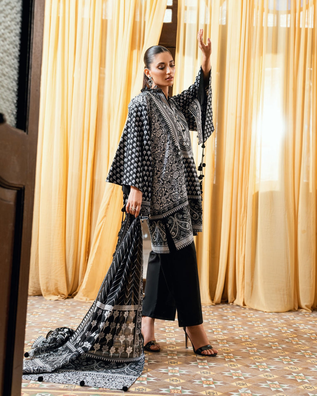 GulAhmed Summer Poise Printed Lawn Suit