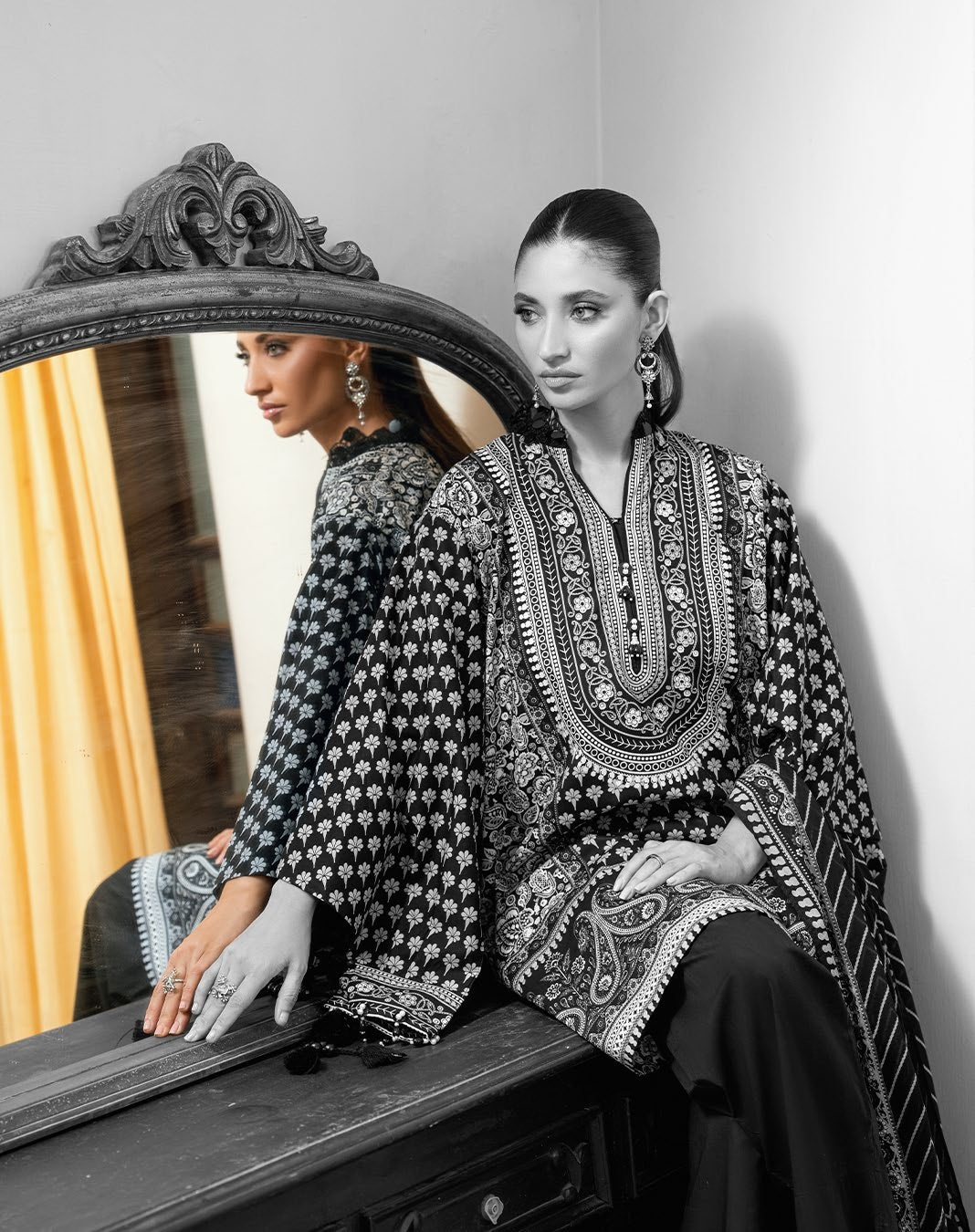 GulAhmed Summer Poise Printed Lawn Suit