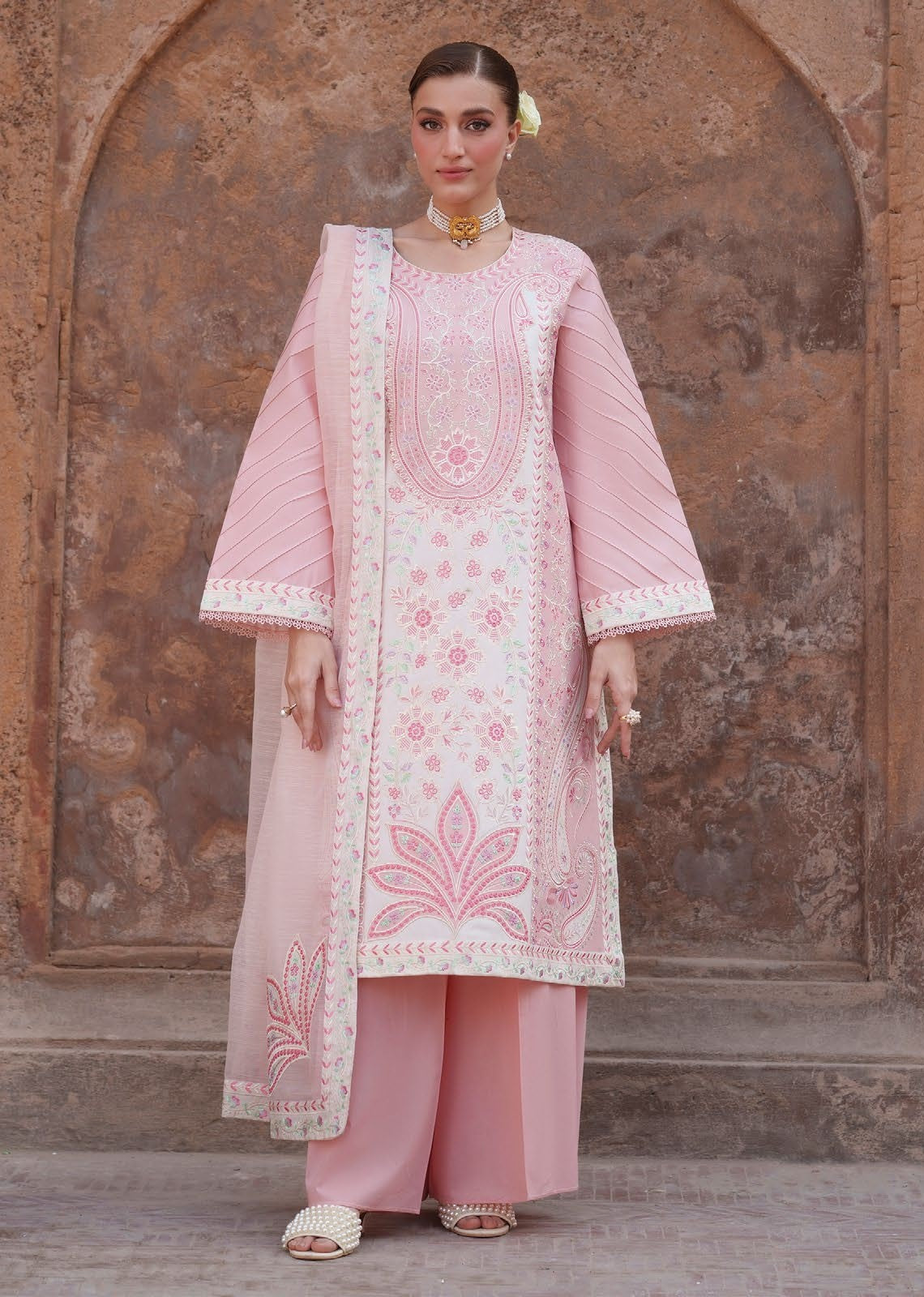Nilofer Luxury Lawn 26  3 Piece Suit