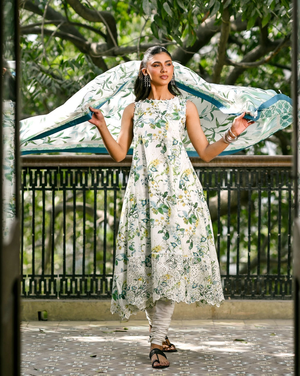 GulAhmed Classic Bloom Embroidered Lawn Suit
