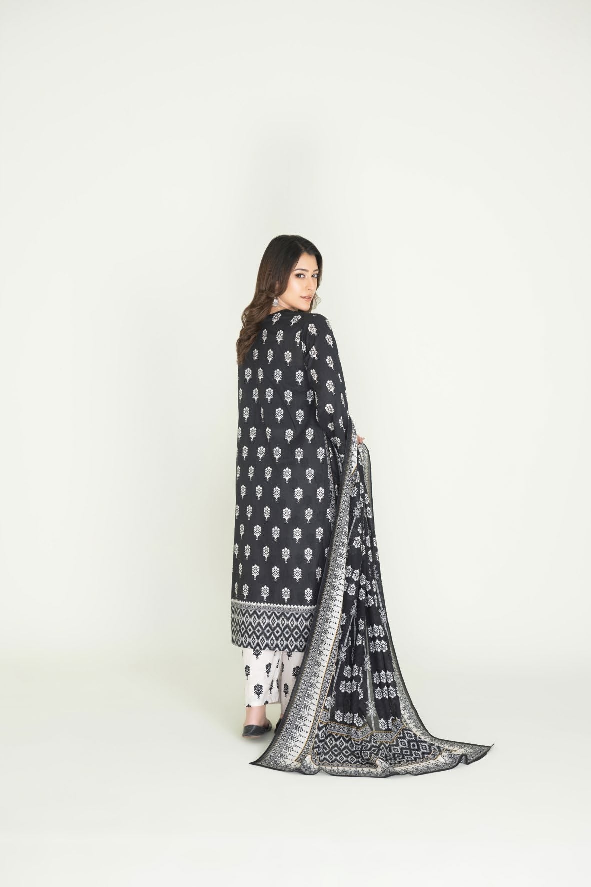 KHAS Amaira PRINTED LAWN SUIT 3 PIECE Stitched