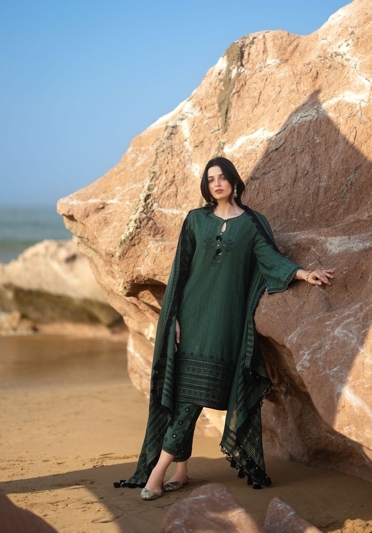 GulAhmed Chunri Luxury Jacquard 3 Piece Suit