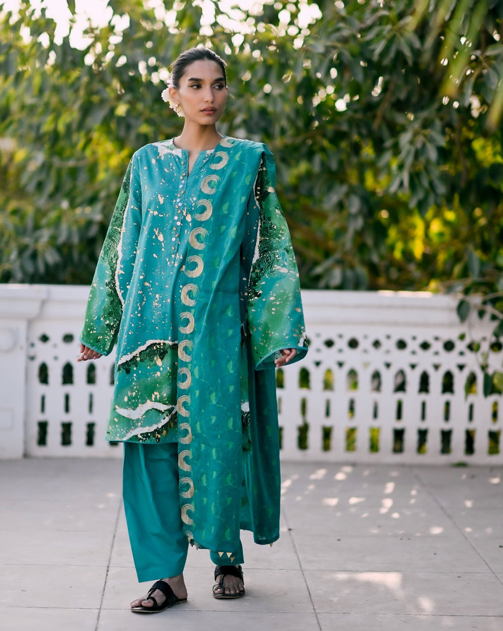 GulAhmed Fresh Aura Embroidered Lawn Suit
