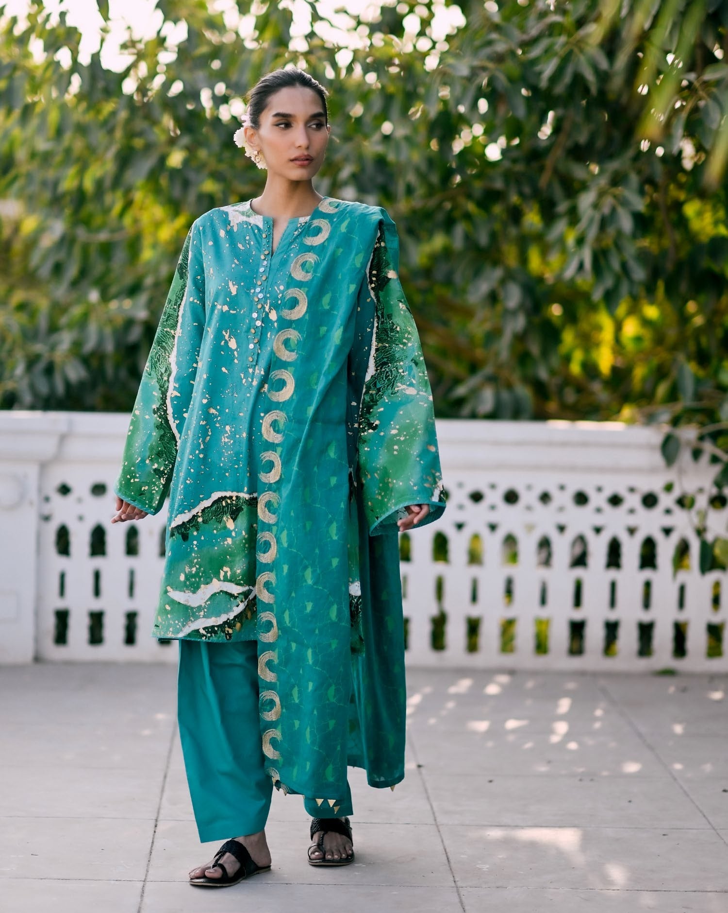 GulAhmed Fresh Aura Embroidered Lawn Suit