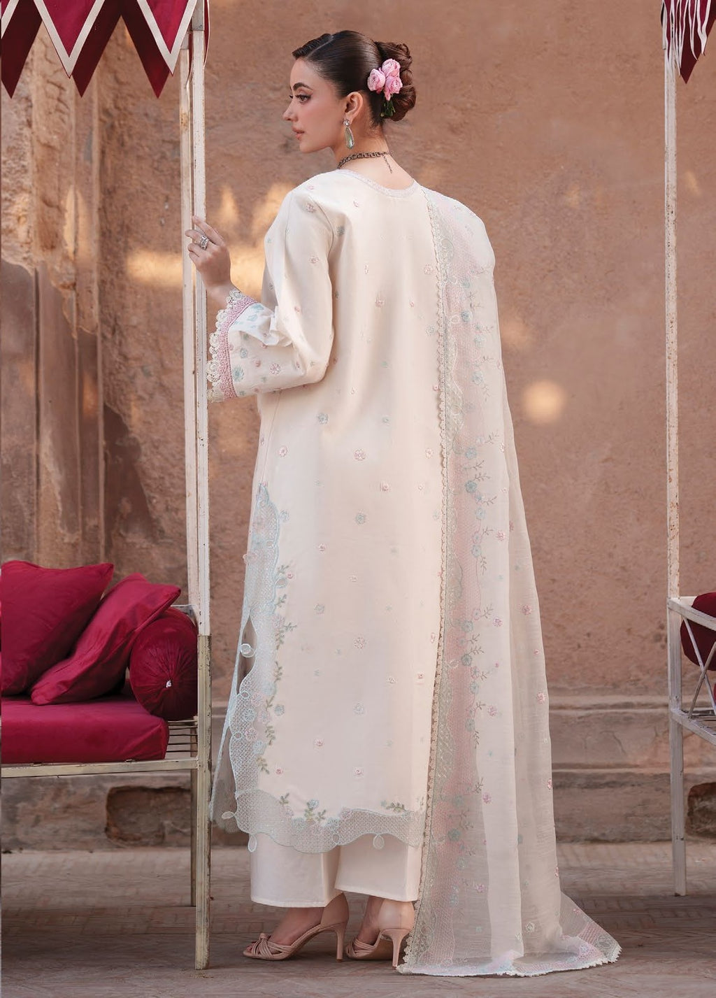 Nilofer Luxury Lawn 26 3 Piece Suit