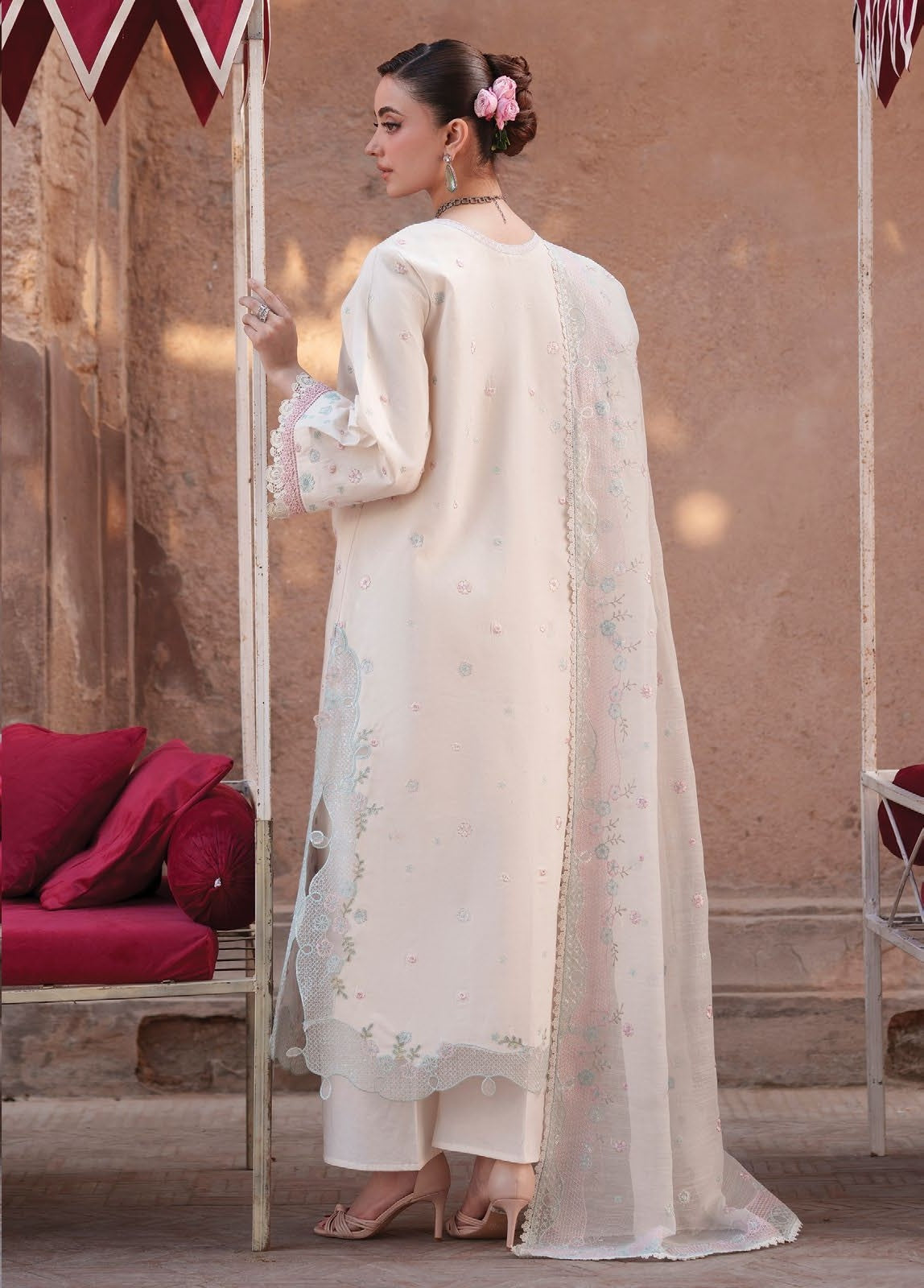 Nilofer Luxury Lawn 26 3 Piece Suit