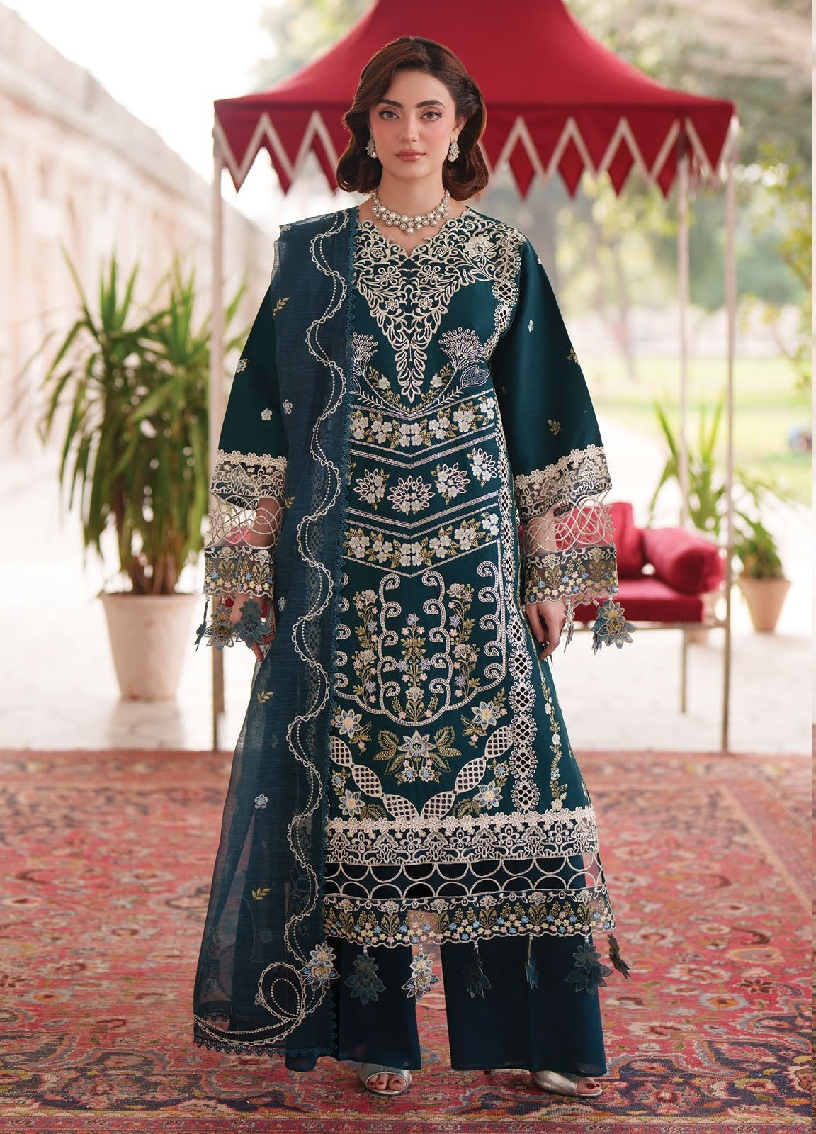 Nilofer Luxury Lawn 26 N-13 3 Piece Suit