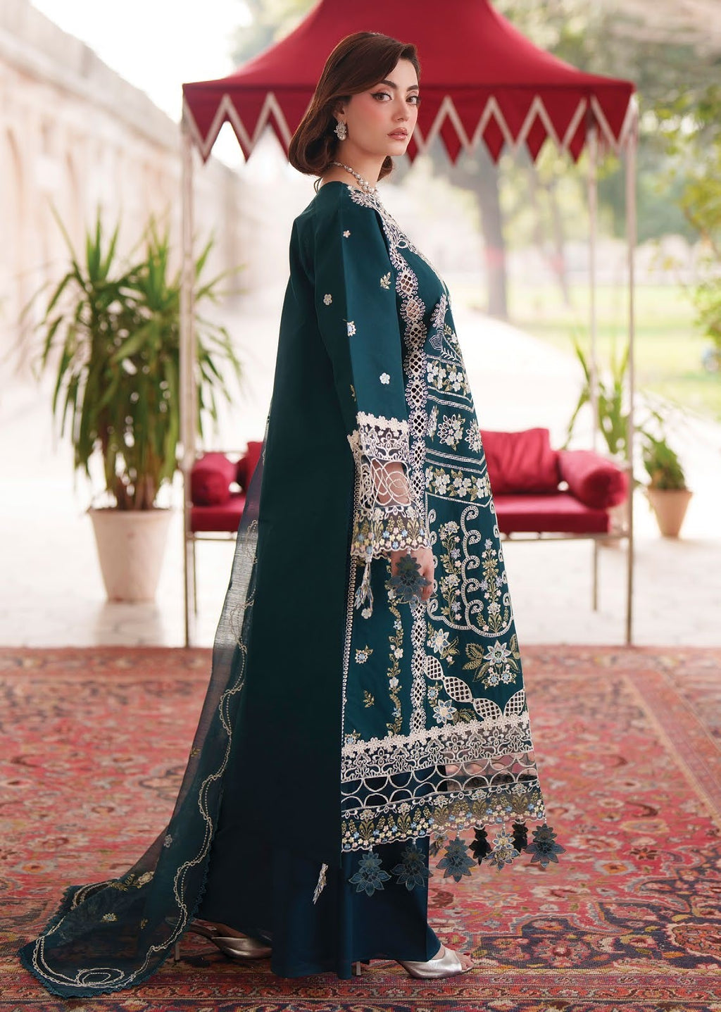 Nilofer Luxury Lawn 26 N-13 3 Piece Suit