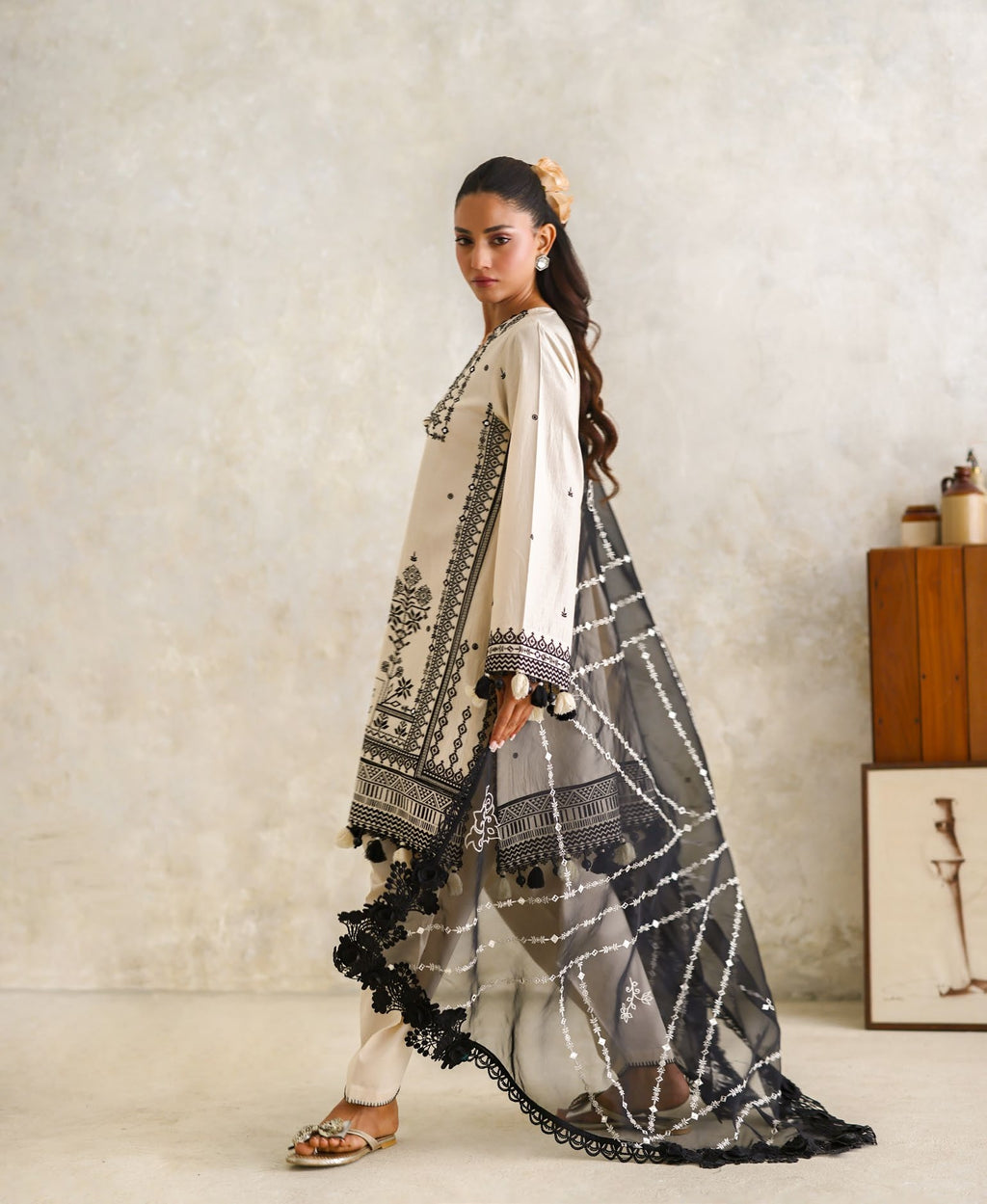 3-piece suit Fancy Embroidered│GulAhmed Lawn│Freesia