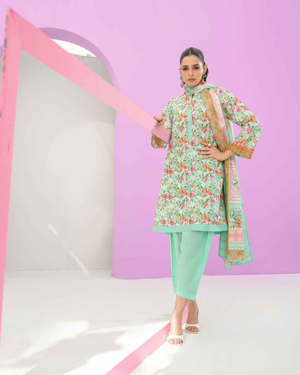 GulAhmed Summer Poise Printed Lawn Suit