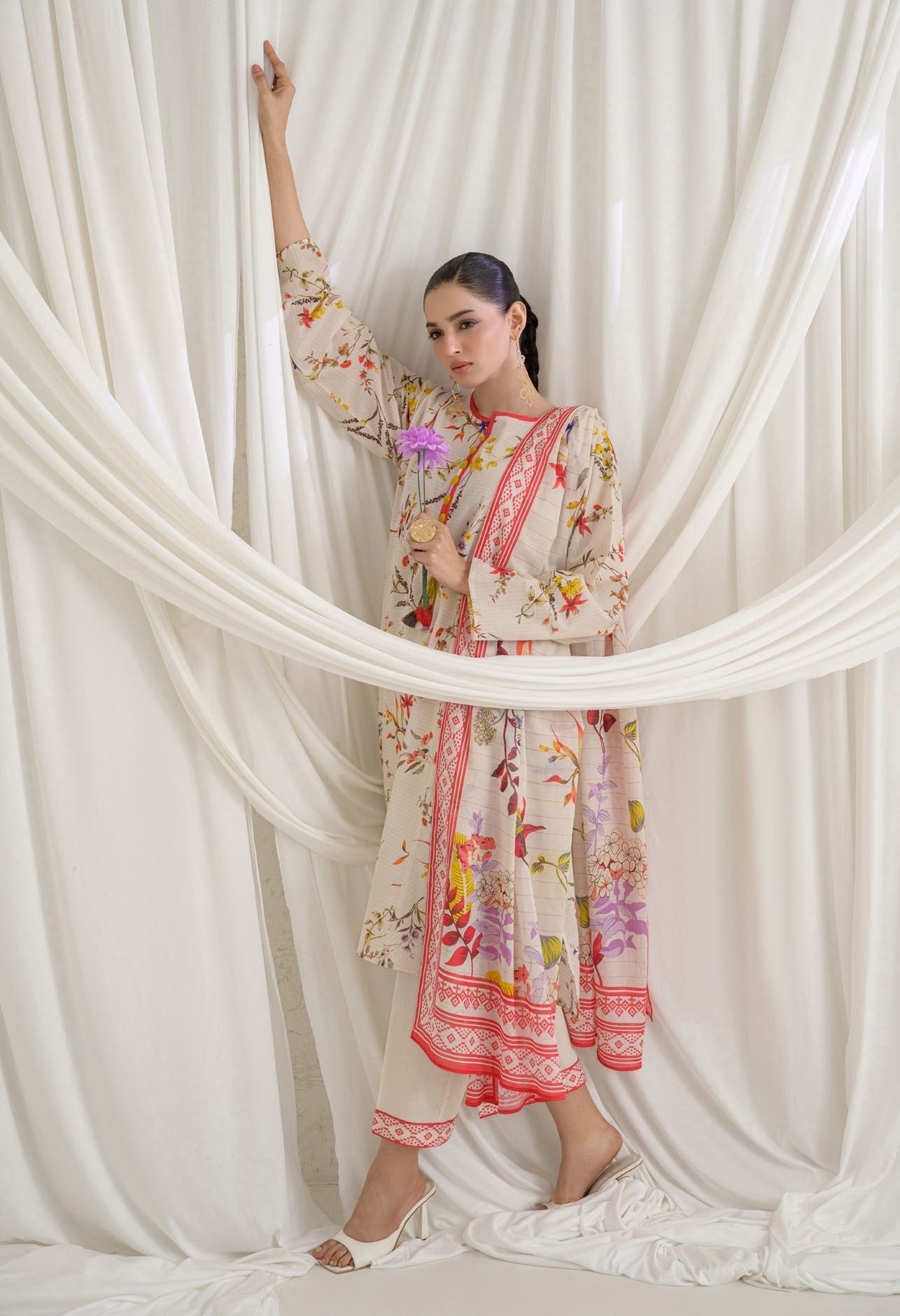 GulAhmed Worthy Frame Mehsuri Lawn Suit