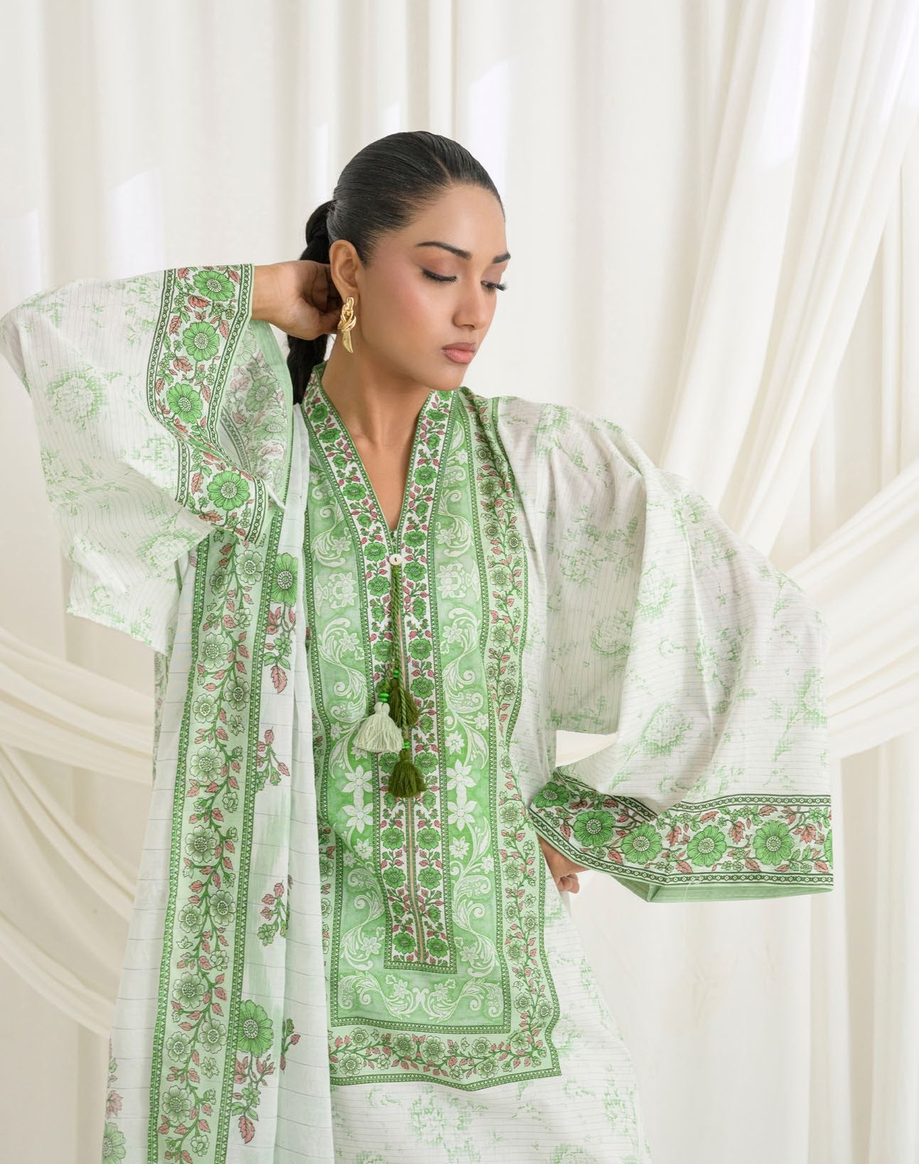 GulAhmed Timeless Petals Mehsuri Lawn Suit