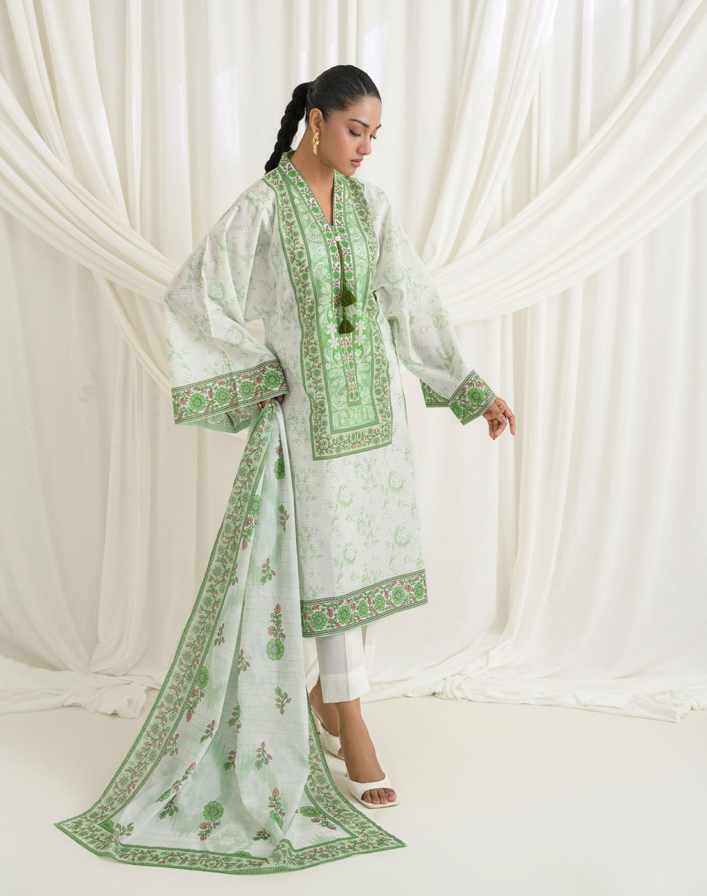 GulAhmed Timeless Petals Mehsuri Lawn Suit