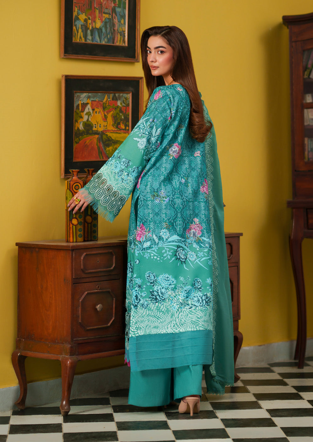 Parishay Azmir Printed Lawn 3 Piece Suit