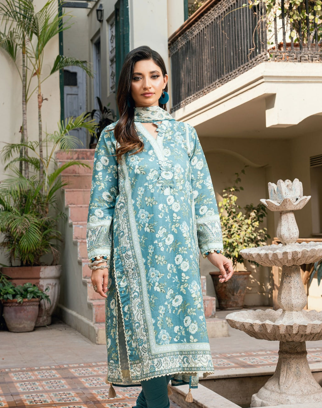 GulAhmed Floral Frequency Cross Hatch Lawn Suit