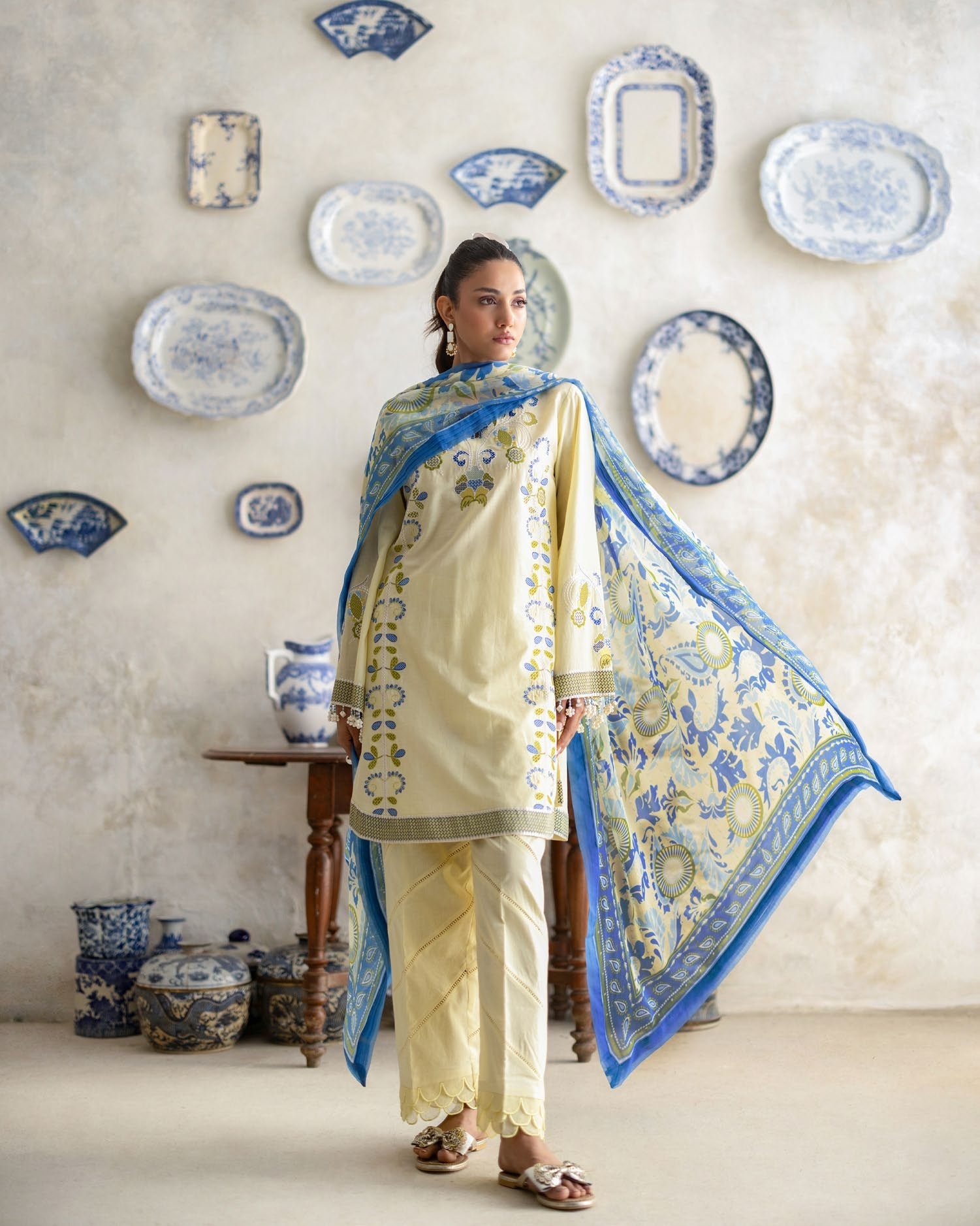 3-piece suit Fancy Embroidered│GulAhmed Lawn│Freesia