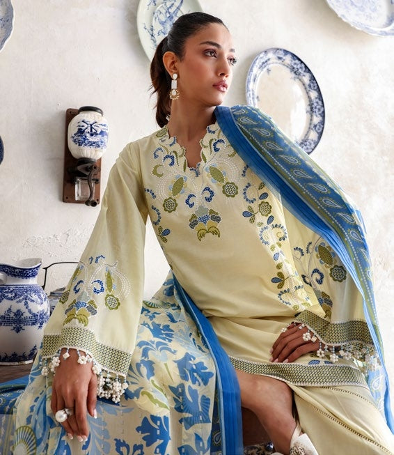 3-piece suit Fancy Embroidered│GulAhmed Lawn│Freesia