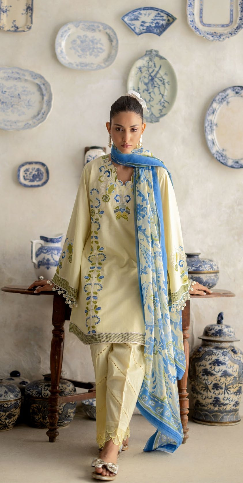 3-piece suit Fancy Embroidered│GulAhmed Lawn│Freesia