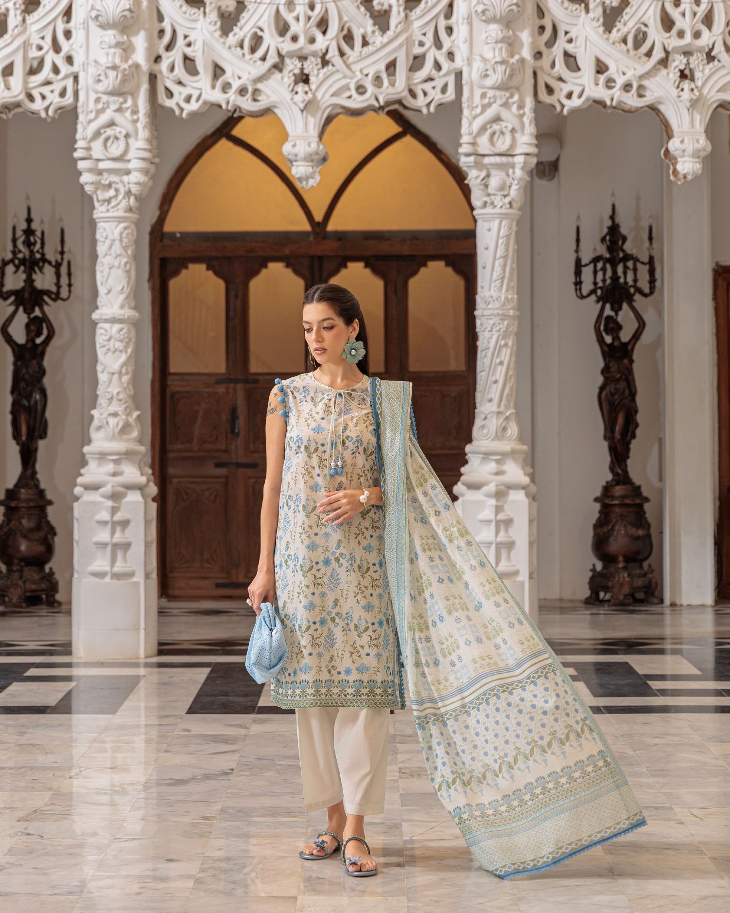GulAhmed Classic Bloom Printed Lawn Suit