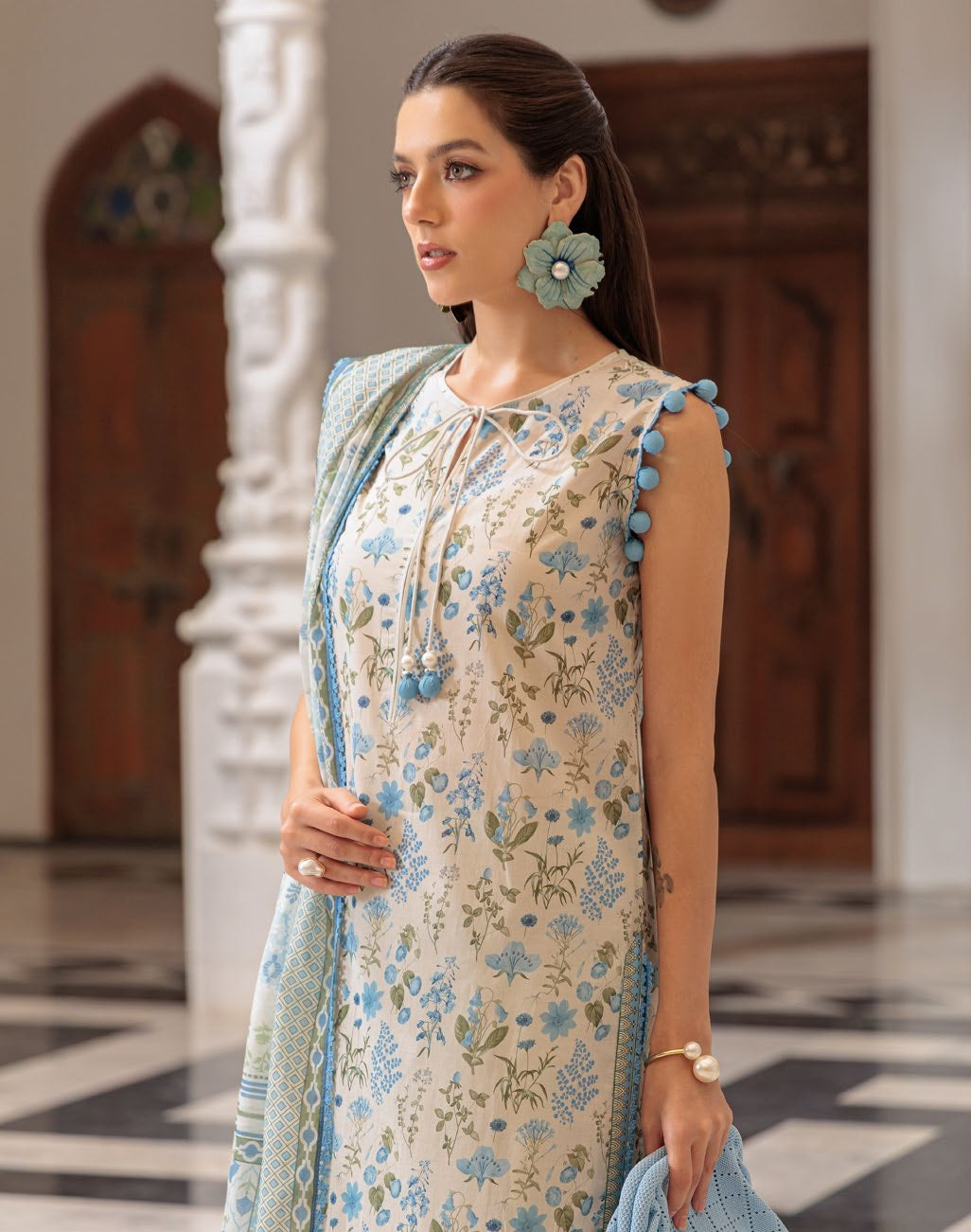 GulAhmed Classic Bloom Printed Lawn Suit