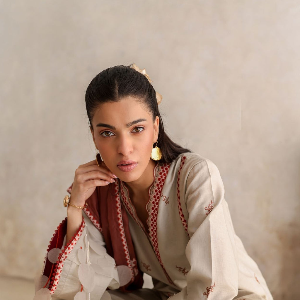 3-piece suit Fancy Embroidered│GulAhmed Lawn│Freesia