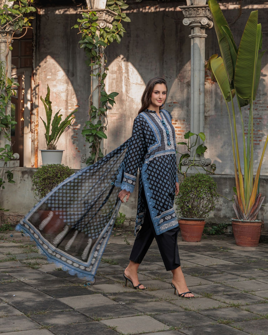 GulAhmed Noir Garden Printed Lawn Suit