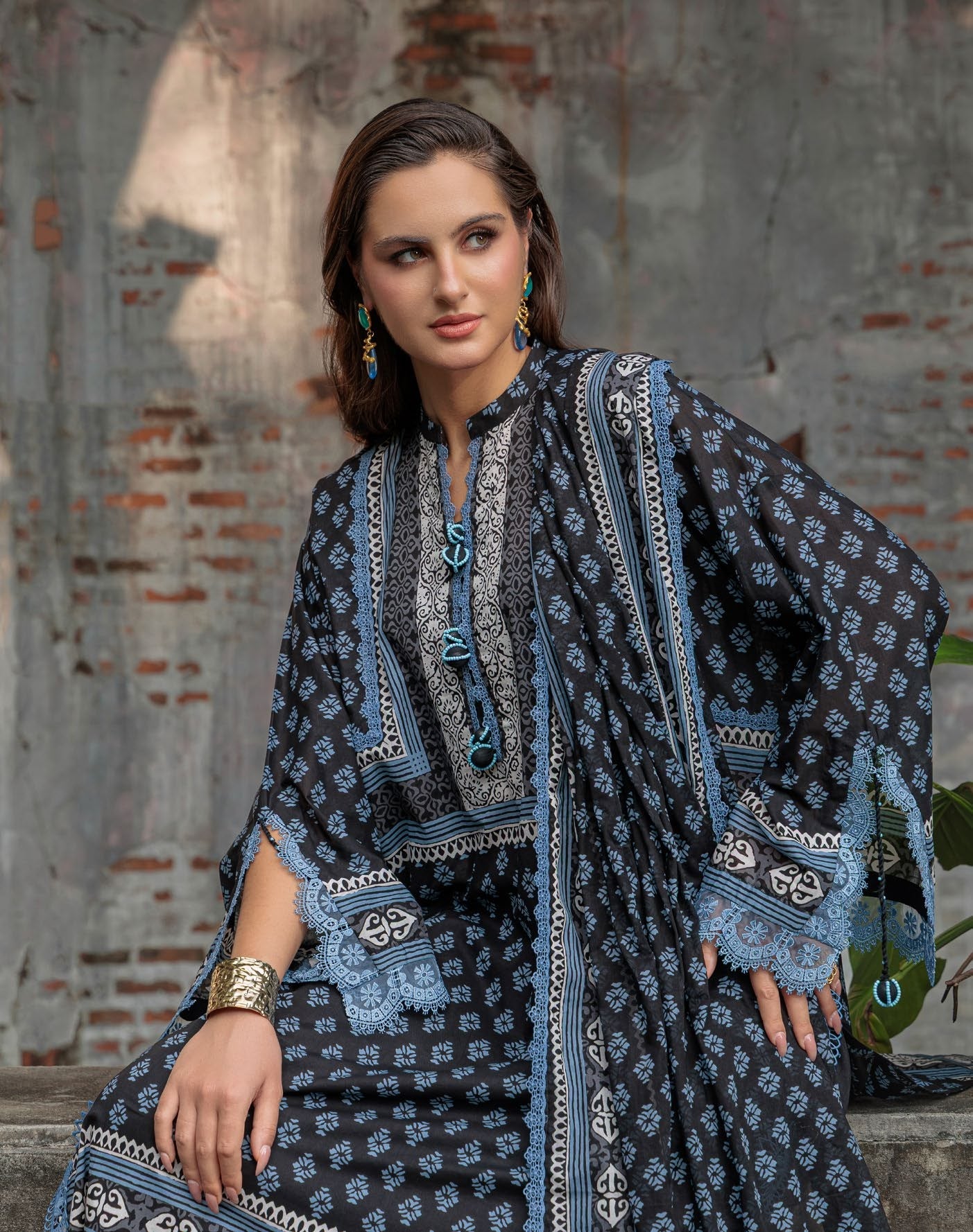 GulAhmed Noir Garden Printed Lawn Suit