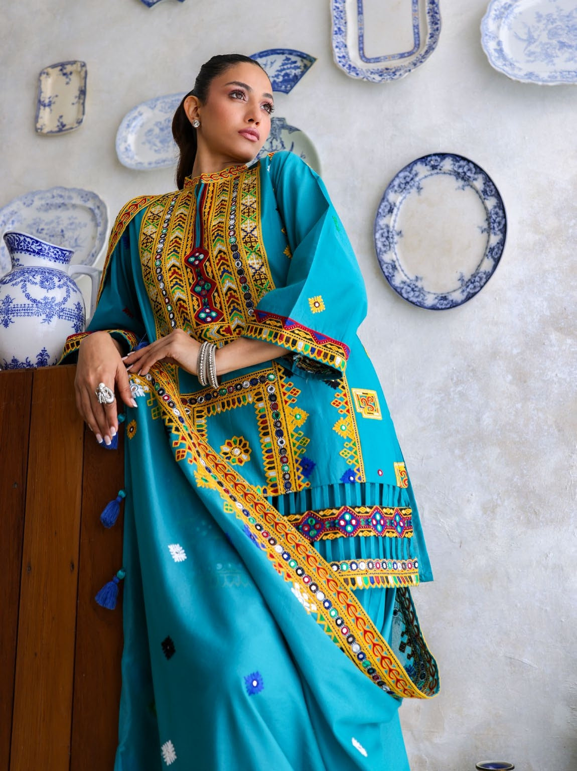 3-piece suit Elegant embroidered │GulAhmed Lawn│Freesia