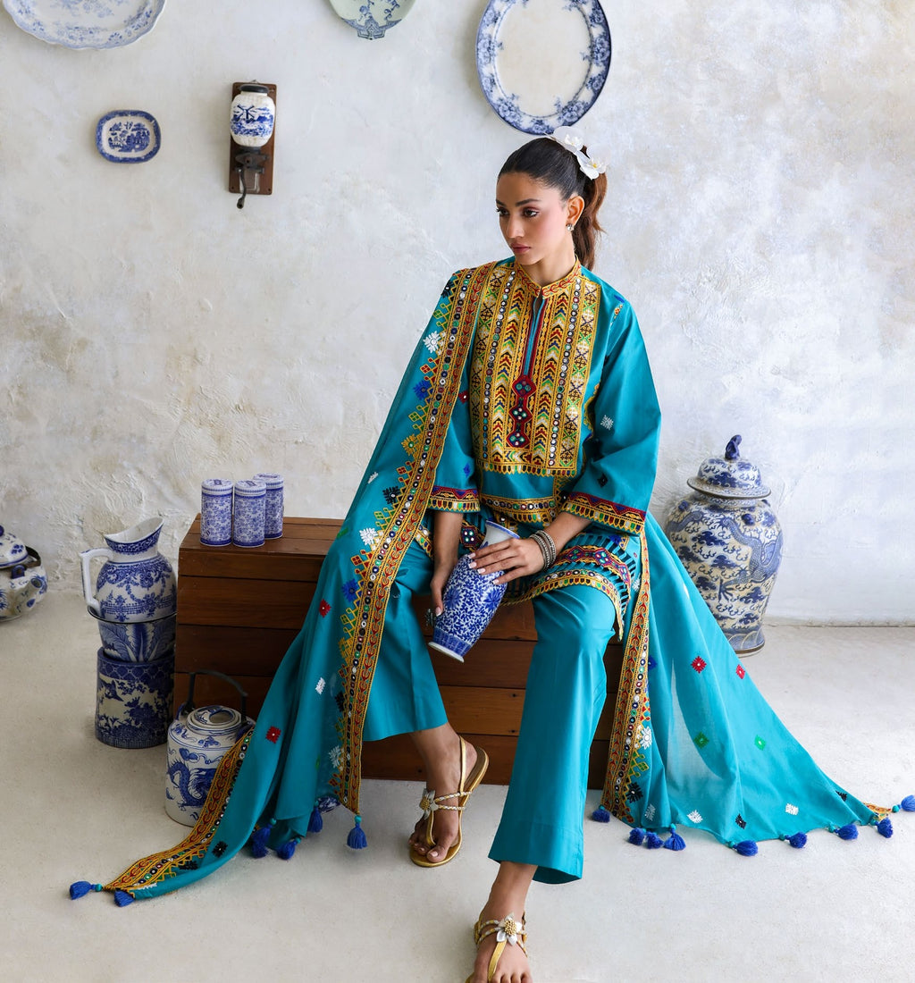 3-piece suit Elegant embroidered │GulAhmed Lawn│Freesia