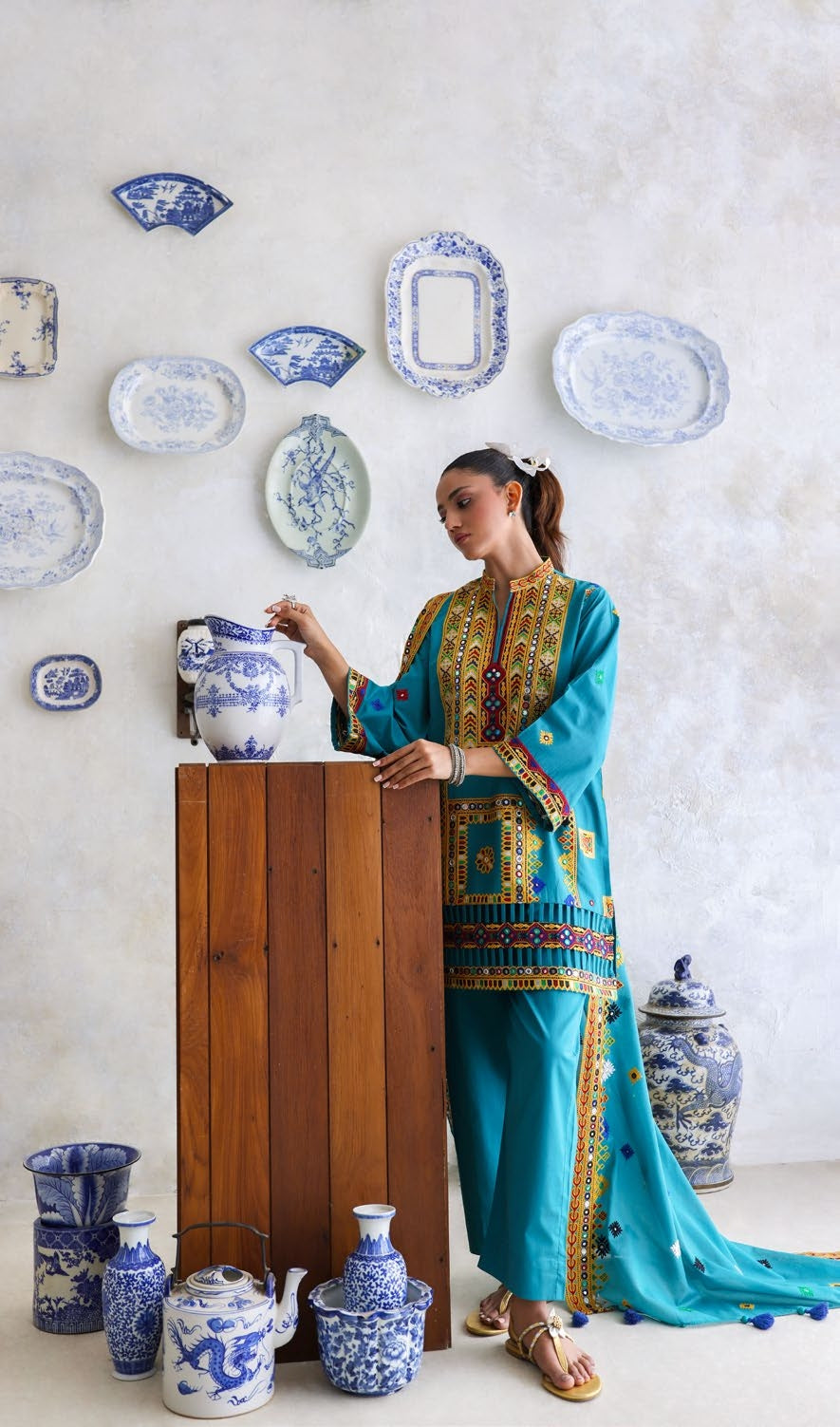 3-piece suit Elegant embroidered │GulAhmed Lawn│Freesia