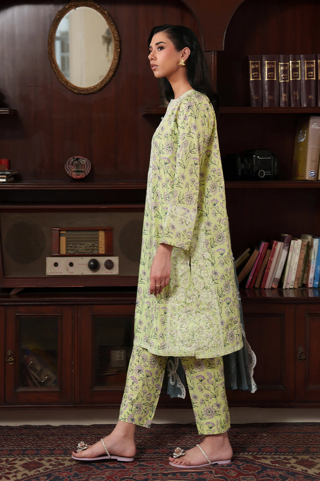 Rashid Tex Enara Garden Luxury Embroidered Lawn – 1005 – Unstitched 3 Piece