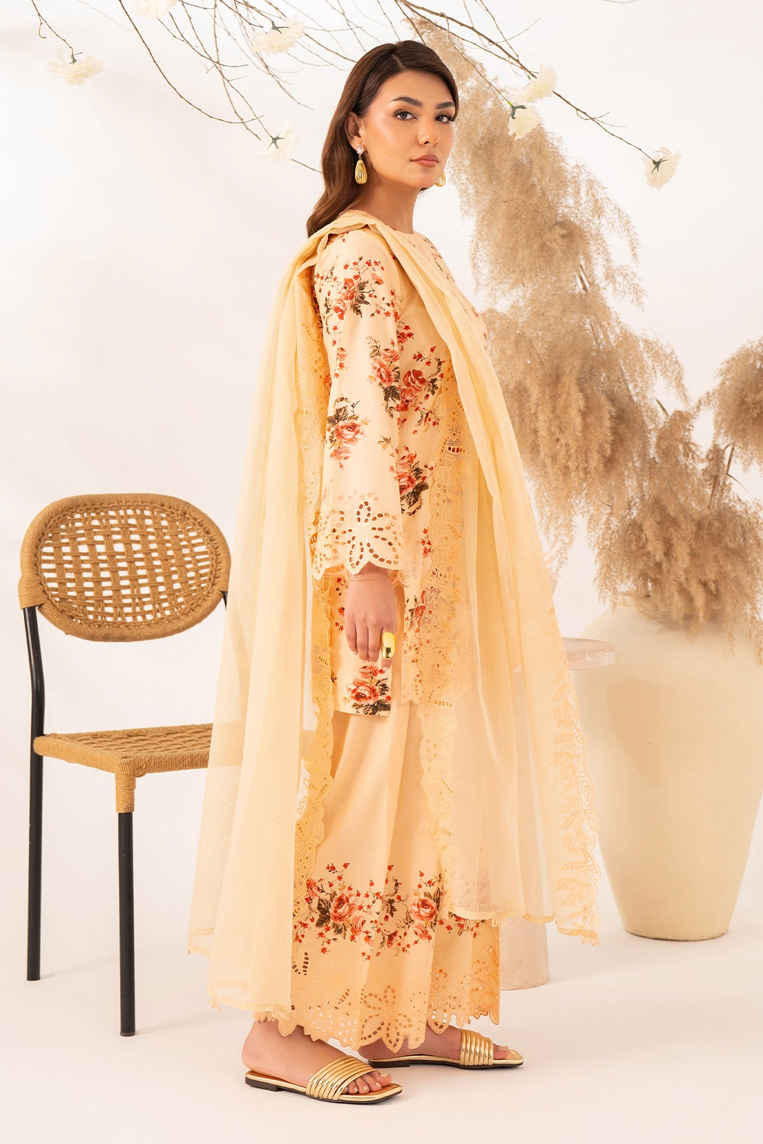 Rashid Tex Florin Premium Embroidered Lawn – 562 – Unstitched 3 Piece image 4