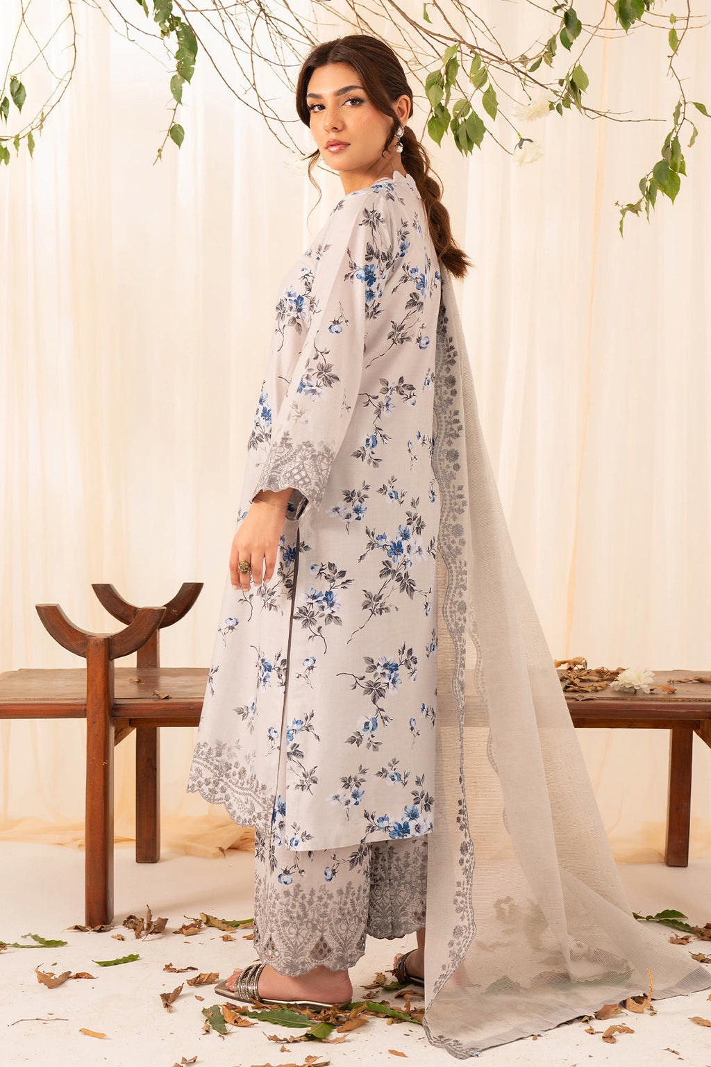 Rashid Tex Florin Premium Embroidered Lawn – 566 – Unstitched 3 Piece image 3
