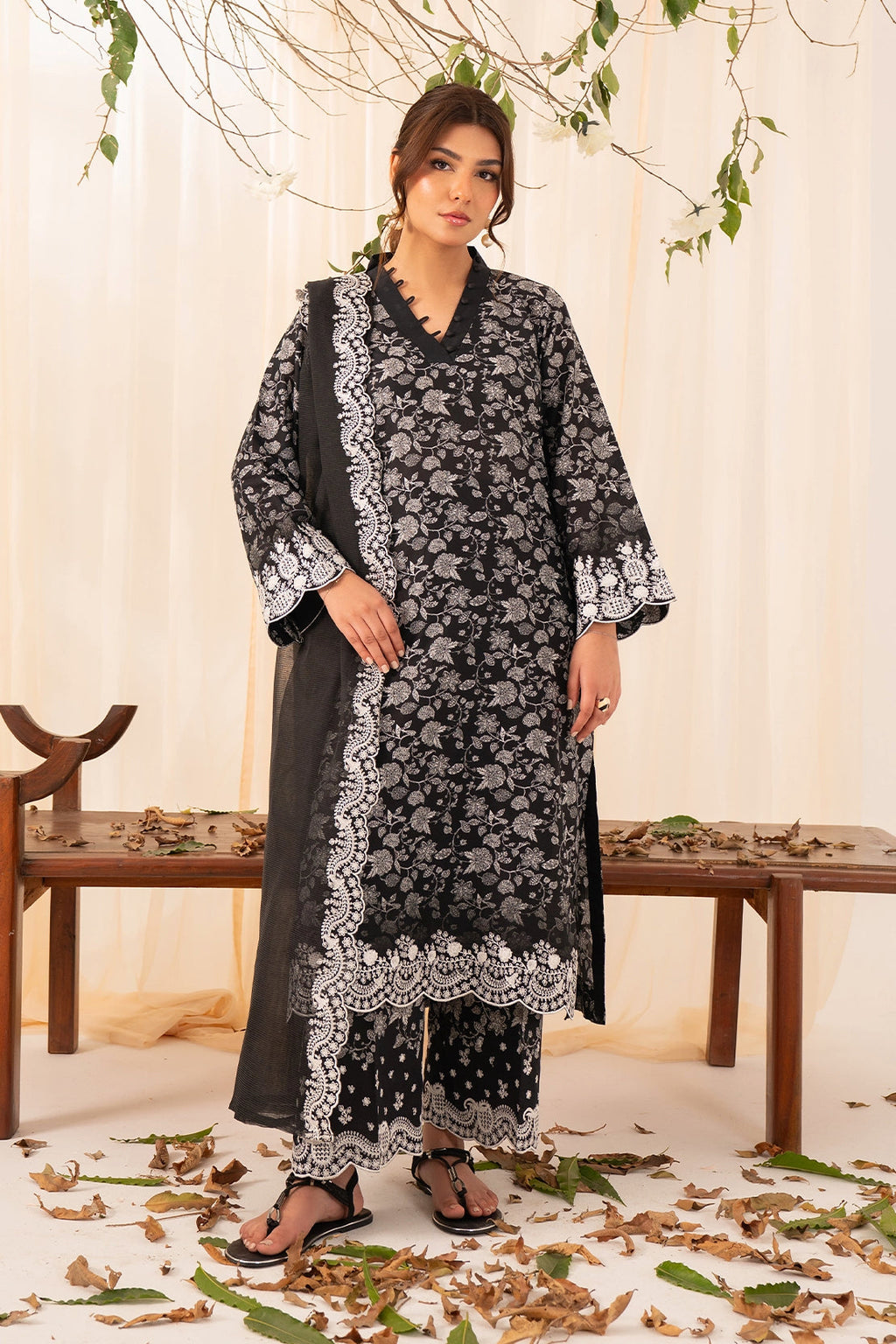 Rashid Tex Florin Premium Embroidered Lawn – 568 – Unstitched 3 Piece image 2