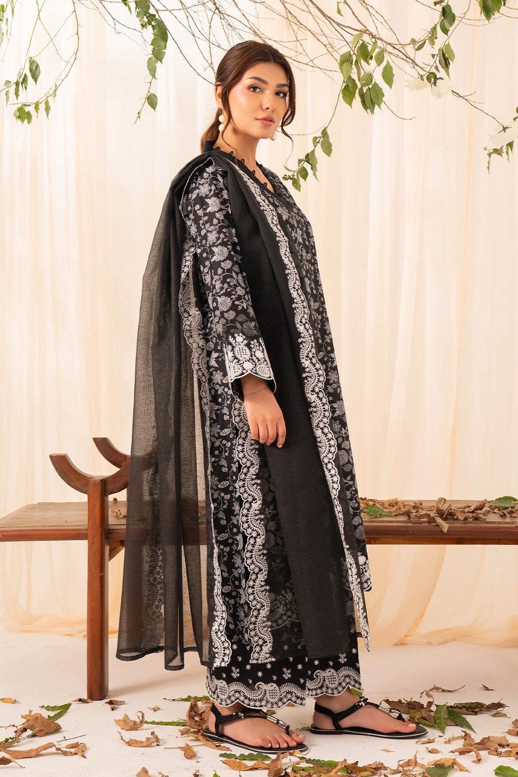 Rashid Tex Florin Premium Embroidered Lawn – 568 – Unstitched 3 Piece image 4