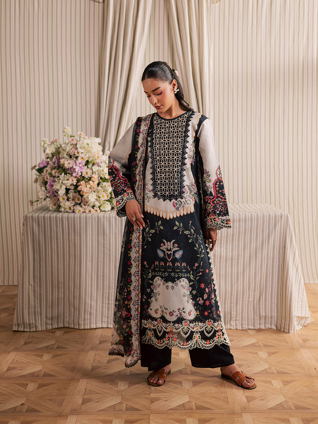 MJ-01 | 3 PC Lawn Mahnur Jahaan Lawn 26
