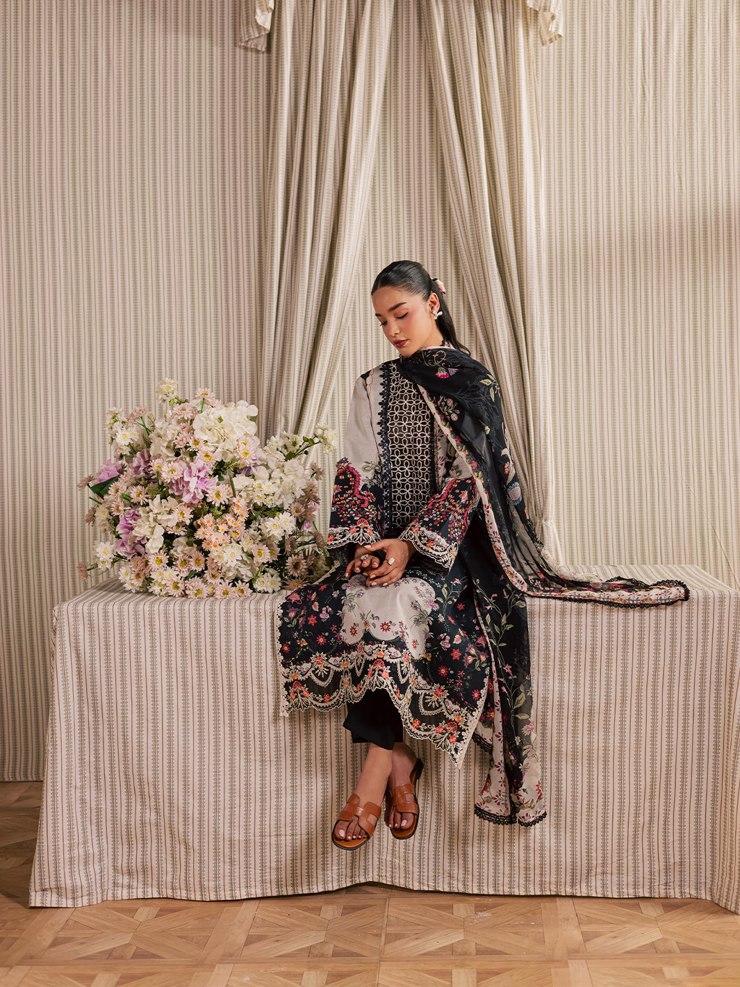 MJ-01 | 3 PC Lawn M Mahnur Jahaan Lawn 26