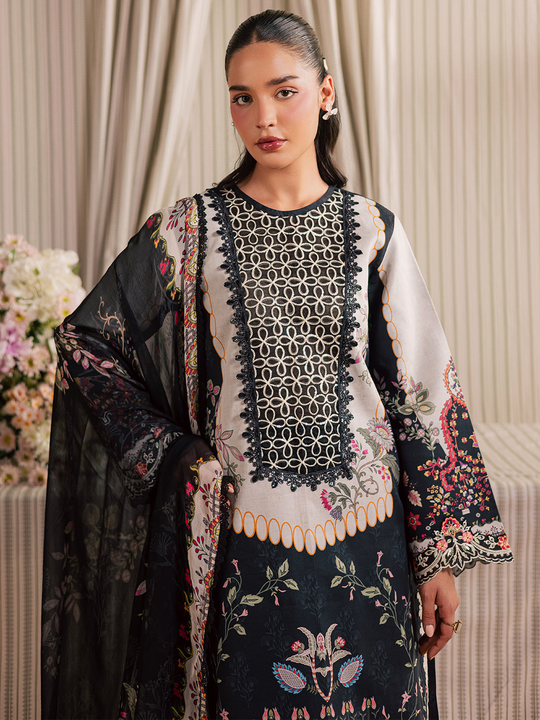 MJ-01 | 3 PC Lawn L Mahnur Jahaan Lawn 26