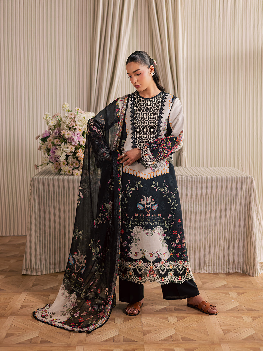 MJ-01 | 3 PC Lawn Mahnur Jahaan Lawn 26