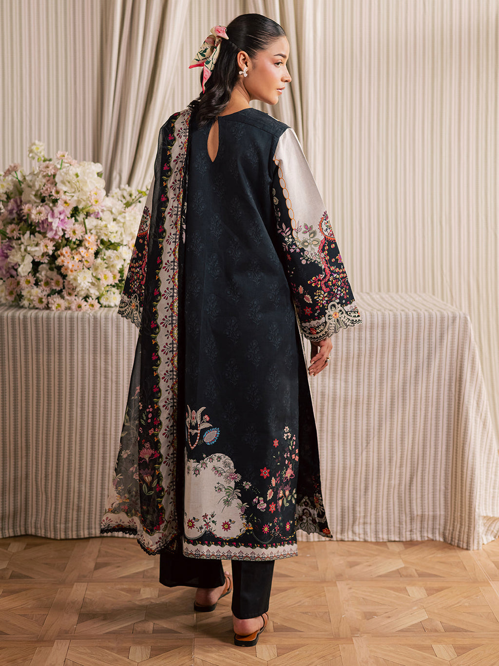 MJ-01 | 3 PC Lawn Mahnur Jahaan Lawn 26