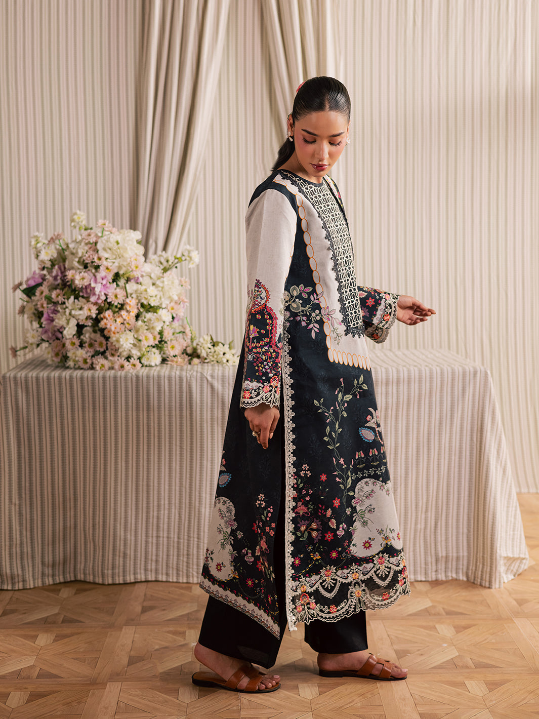 MJ-01 | 3 PC Lawn Mahnur Jahaan Lawn 26