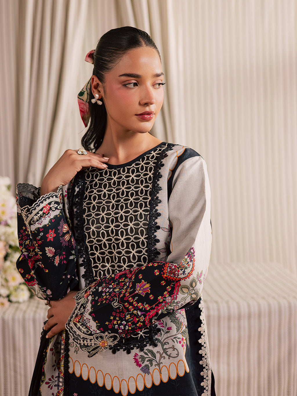 MJ-01 | 3 PC Lawn Mahnur Jahaan Lawn 26