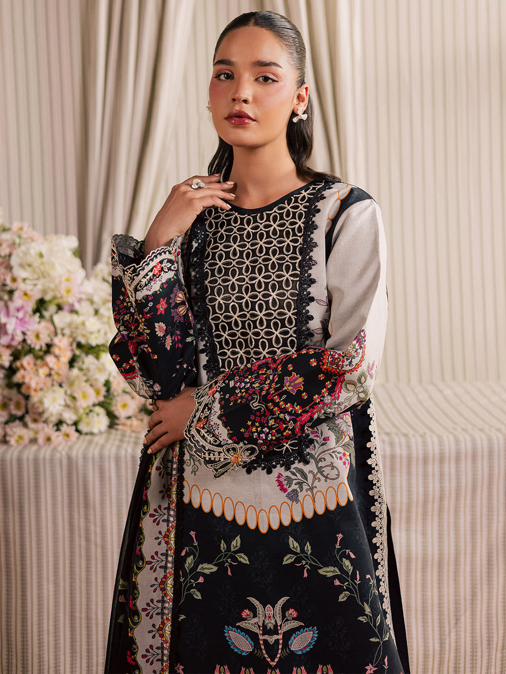 MJ-01 | 3 PC Lawn Mahnur Jahaan Lawn 26