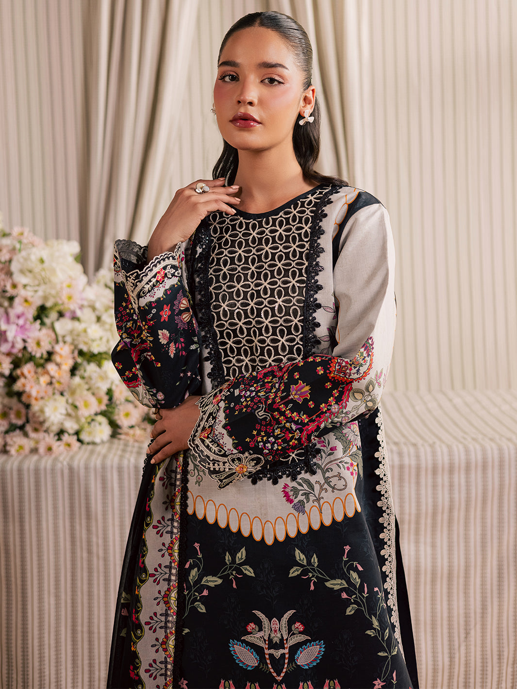 MJ-01 | 3 PC Lawn Mahnur Jahaan Lawn 26