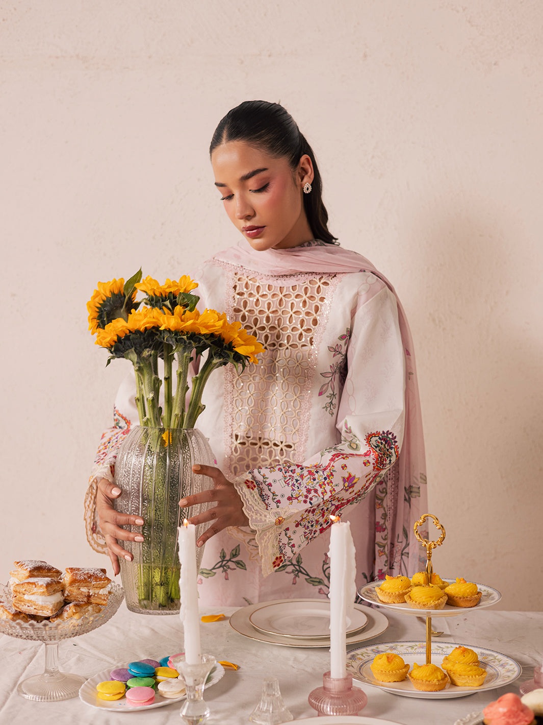 MJ-02 | 3 PC Lawn M Mahnur Jahaan Lawn 26